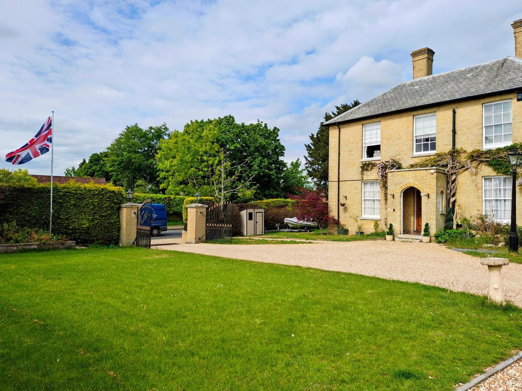 Langley House Bed & Breakfast Bagian luar foto
